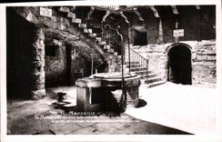 CPA Marseille le Chateau d'If la Cour Interieur du Donjon historique le Puits et l'entree du cachot 