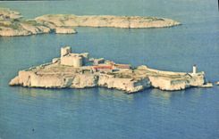CPA Marseille vue aerienne du Chateau d'If au fond les Iles du Frioul 