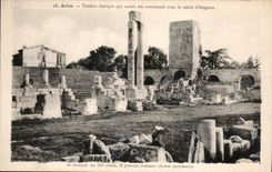 CPA Arles Theatre Antique aui aurait ete commence sous le siecle d'Auguste 
