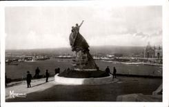 CPA Marseille Pharo Monument aux Heros de la Mer et la Cathedrale 
