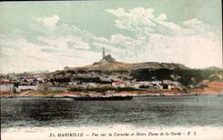 CPA Marseille vue sur la Corniche et Notre Dame de la Garde Bateau