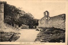 CPA Les Baux la Place de l'eglise 