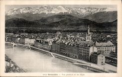 CPA Grenoble vue generale et les Alpes 