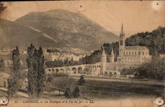 CPA Lourdes la Basilique et le Pic du Jer 