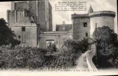 CPA Loches I et L Le Donjon et la Tour Louis XI 