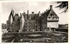 CPA Langeais I et L le Chateau Facade XV S sur les Jardins 
