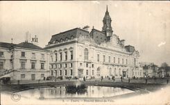 CPA Tours Nouvel Hotel de Ville 