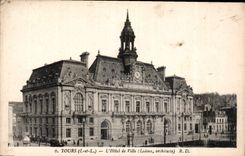 CPA Tours I et L l'Hotel de Ville 