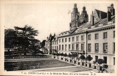 CPA Tours I et L Le Musee des Beaux Arts et la Cathedrale 