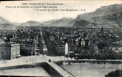 CPA Grenoble vue generale place de la Bastille et cours Jean Jaures vue prise du Jardin des Dauphins