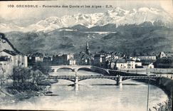 CPA Grenoble panorama des Quais et les Alpes 