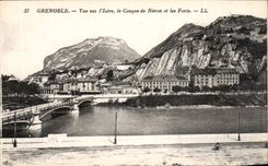 CPA Grenoble vue sur l'Isere le Casque de Neron et les Forts 