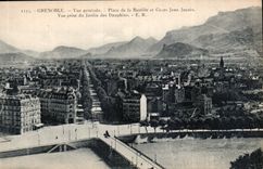 CPA Grenoble vue generale place de la Bastille et cours Jean Jaures vue prise du Jardin des Dauphins