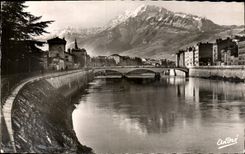 CPA Les belles Alpes Francaises Grenoble les quais de l'Isere et le Moucherotte 