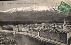 CPA Dauphine Grenoble vue generale et les Alpes 