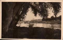 CPA La Douce France Tours Bords de la Loire La Cathedrale et Pont de Pierre 