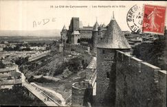 CPA La Cite de Carcassonne Les Remparts et la Ville 