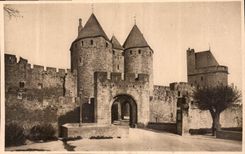 CPA Carcassonne Aude Entree de la Cite Porte Narbonnaise 
