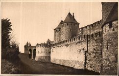 CPA Carcassonne Aude la Cite les Lices Basses et Tour Narbonnaise 