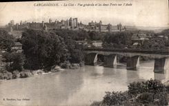 CPA Carcassonne la Cite vue generale et les deux Ponts sur l'Aude 