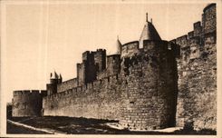 CPA Carcassonne Aude la Cite la Tour Carree et les Hautes Lices 