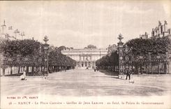 CPA Nancy la Place Carriere Grilles de Jean Lamour au fond le Palais du Gouvernement 