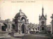 CPA Chateau de Chantilly la Cour d'Honneur 