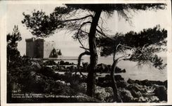 CPA Enviorns de Cannes ruines du vieux chateau portifie de l'Abbaye de Lerins 
