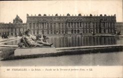 CPA Versailles le Palais Facade sur la Terrasse et Parterre d'eau 