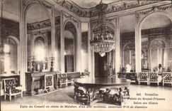 CPA Versailles Palais du Grand Trianon Salon des Glaces table du Conseil en chene de Malabar d'un se