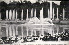 CPA Versailles le Bassin de Neptune un Dimanche de Grandes Eaux 