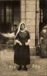 CARTE PHOTO Femme Eglise
