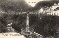 CPA St Sauveur colonne de la de Berry vue generale et le Gouffre 