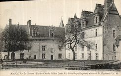 CPA Amboise le Chateau facade Charles VIII et Louis XII devant lesquelles furent massocres les Hugue