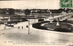 CPA Tours la Place des Arts les Squares Rabelais et Descartes la loire et le Pont de Pierre 