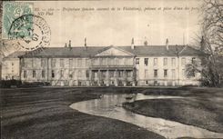 CPA Tours Prefecture ancien couvent de la Visitation pelouse et piece d'eau du parc 