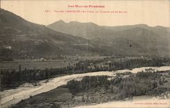 CPA Les Hautes Pyrenees Vallee d'Argeles au Fond le Village de St Savin 
