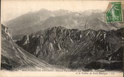 CPA Bagneres de Bigorre Hautes Pyrenees La Chaine des Pyrenees et le Vallon de Oene Blanque 