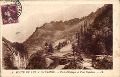 CPA Route de Luz a Gavarnie Porte d'Espagne et Pont Napoleon 