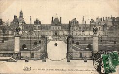 CPA Palais de Fontainebleau Grille d'Honneur et Cour des Adieux 