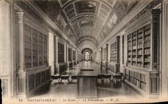 CPA Fontainebleau Le Palais La Bibliotheque 