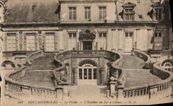 CPA Fontainebleau Le Palais L'Escalier du Fer a Cheval 