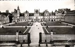 CPA Fontainebleau S et M Le Palais Cour des Adieux 