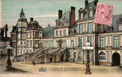 CPA Palais de Fontainebleau Facade sur la Cour des Adieux 