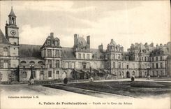CPA Palais de Fontainebleau facade sur la Cour des Adieux 
