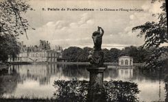 CPA Palais de Fontainebleau le Chateau et l'Etang des Carpes 