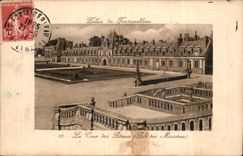 CPA Palais de Fontainebleau La Cour des Adieux Aile des Ministres 