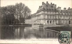 CPA Fontainebleau Le Palais L'Etang et le Pavillon du Musee Chinois 