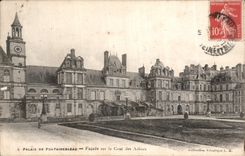CPA Palais de Fontainebleau Facade sur la Cour des Adieux 