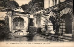 CPA Fontainebleau Le Palais La Grotte des Pins 